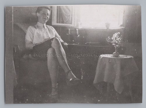 Frau fenster von - von, in