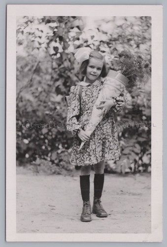 Mädchen mit schultüte der - schultüte,